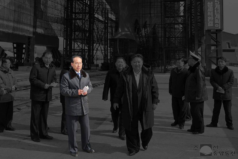 5月23日，朝鲜驱逐舰下水事故调查组经调查，认定有关舰船底未发现破洞，船体右舷被刮削，船尾部份进水