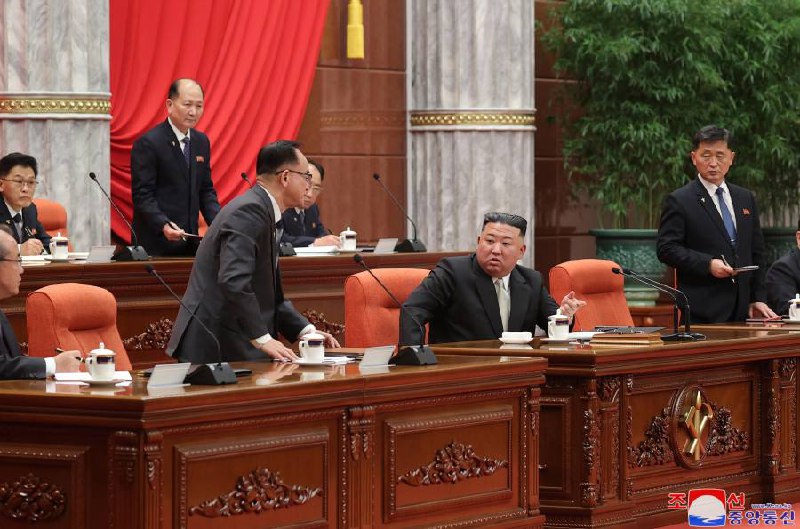 2月26日至3月1日，朝鲜劳动党在平壤召开扩大了的八届七中全会，专门研究农业增产和眼下国家经济发展亟待解决的问题