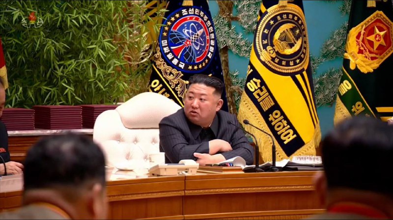 6日，朝鲜劳动党举行中央军事委员会八届四次扩大会议，金正恩出席指导