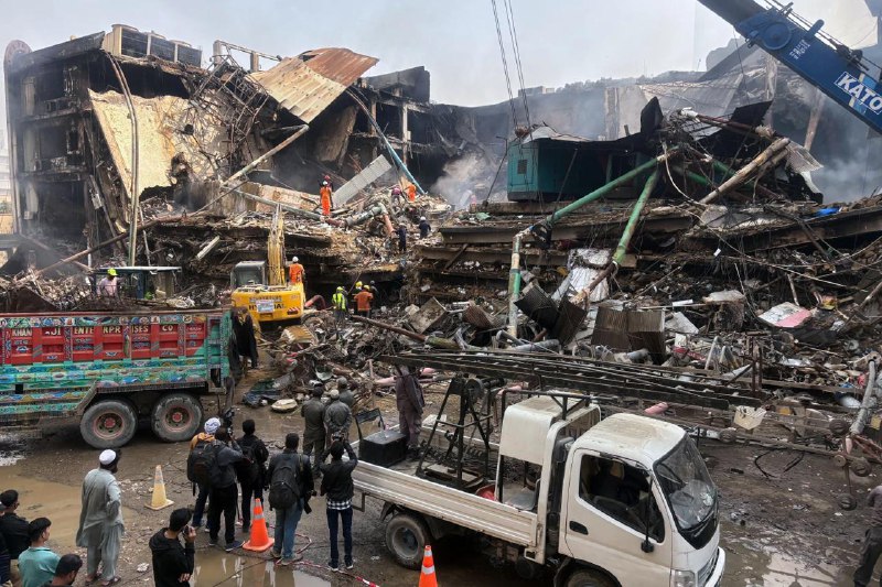 巴基斯坦信德省首府卡拉奇一家购物中心1月17日夜间发生火灾，目前死亡人数已升至23人，仍有46人失踪