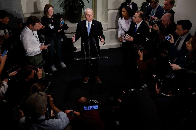 美国众议院多数党领袖史蒂夫·斯卡利斯宣布放弃竞选议长