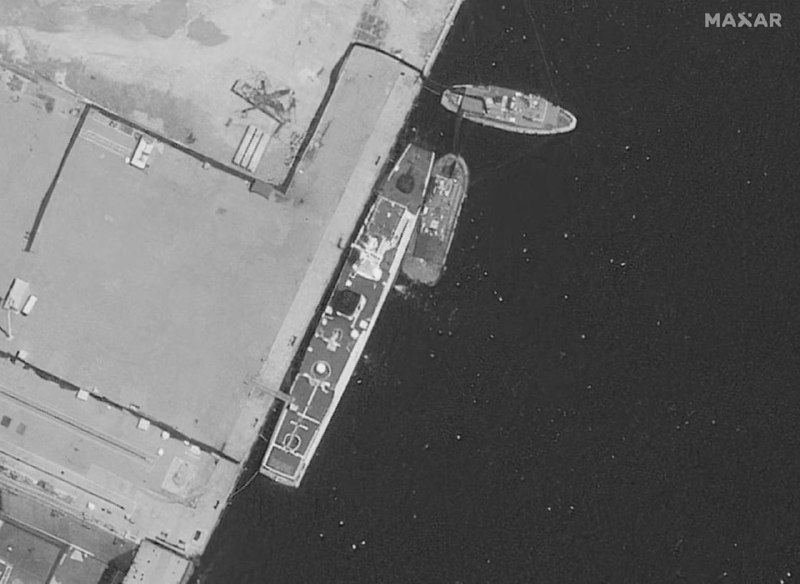 卫星图像显示，中国海警3104舰艇正在海南三亚市附近的榆林海军基地的干船坞进行维修