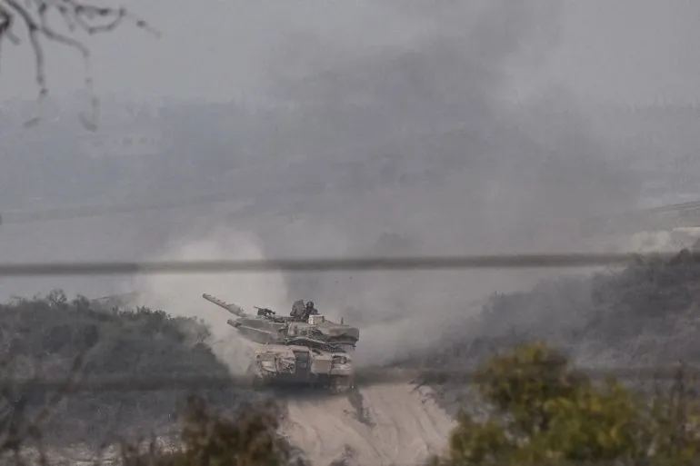 以色列28日扩大了在加沙的地面行动，部署了步兵和装甲车