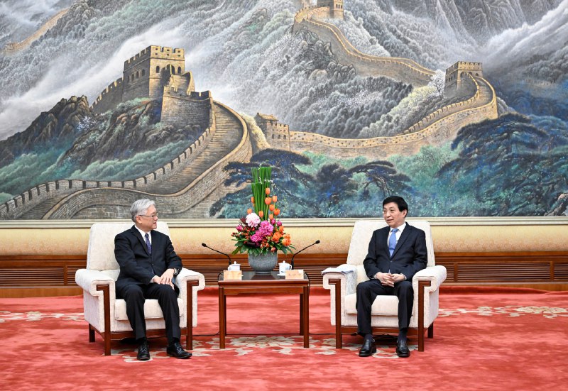 中国国民党副主席夏立言2月8日傍晚飞抵北京，2月9日傍晚在钓鱼台国宾馆见新任国台办主任宋涛并餐叙，2月10日傍晚在人民大会堂见候任全国政协主席的中共对台副组长王沪宁