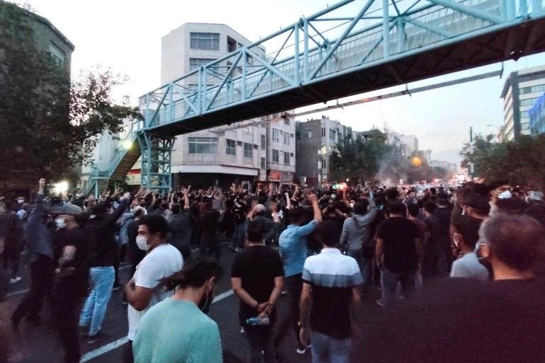 伊朗7日爆发抗议活动；8日首次执行与抗议相关的死刑