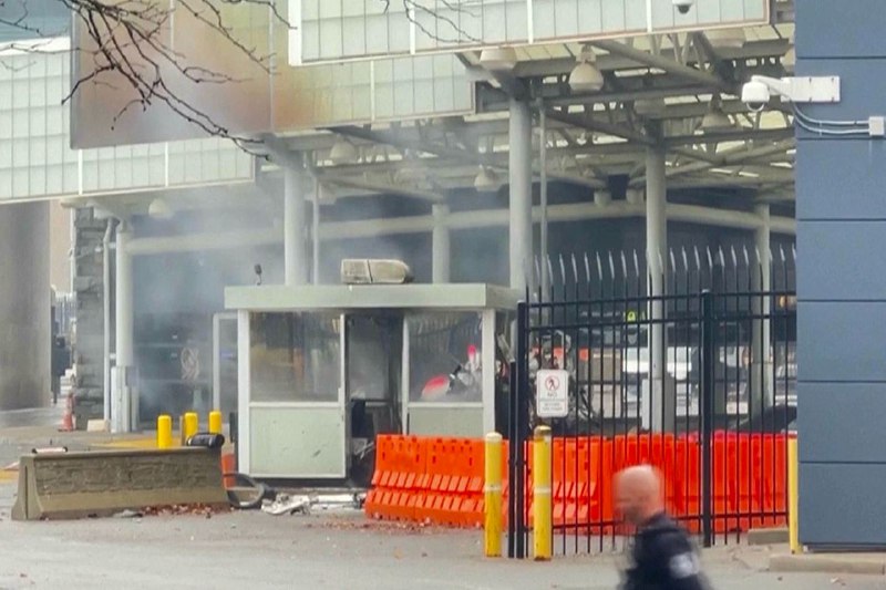 美国和加拿大边境的彩虹桥22日发生车辆爆炸事件