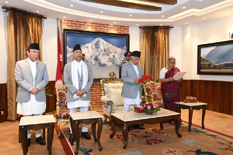 尼泊尔最高法院前首席大法官苏希拉·卡尔基9月12日宣誓就职临时政府总理，成为尼泊尔首位女总理