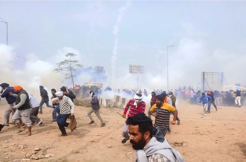 印度农民前往首都新德里抗议，期间与警方发生冲突