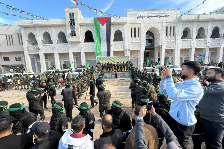 哈马斯25日释放4名扣押的以色列女兵，并将他们移交给红十字国际委员会