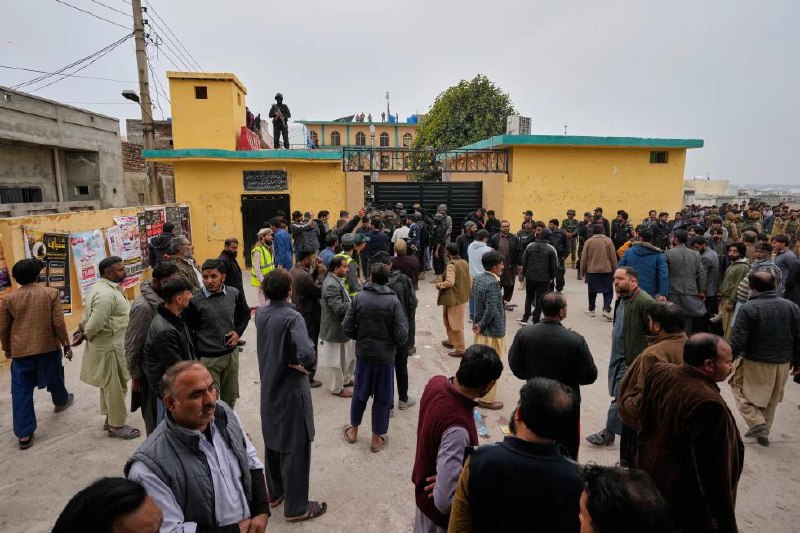 巴基斯坦首都伊斯兰堡谢赫扎德镇的一处什叶派清真寺2月6日发生爆炸，造成至少31人死亡、169受伤