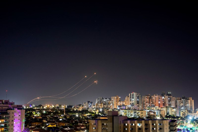 加沙地带卫生部门称，以色列5日早些时候空袭了加沙中部的迈加齐难民营，造成至少33人死亡、42人受伤