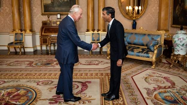 里希·苏纳克正式接任英国首相