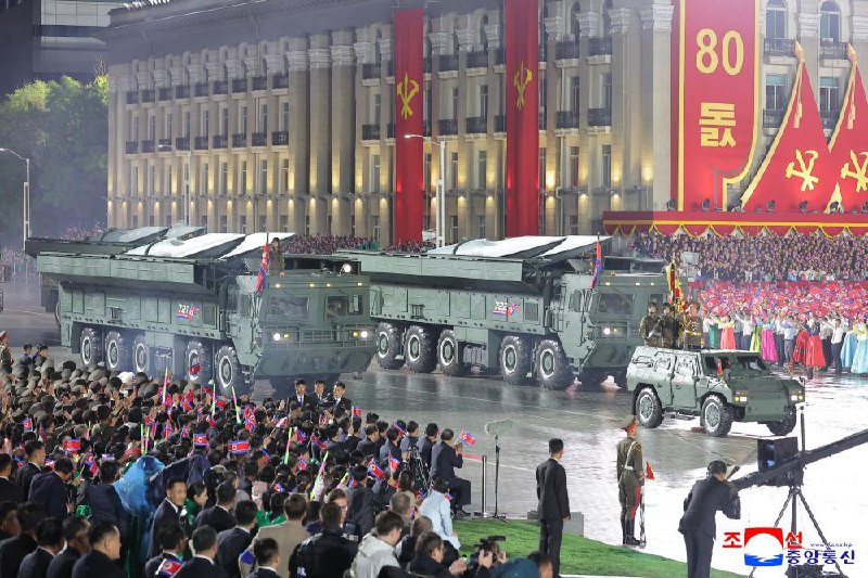 朝鲜10月10日在平壤市中心的金日成广场举行建党80周年阅兵式
