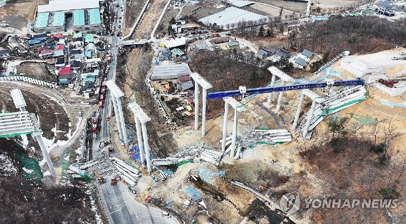 韩国首尔世宗高速公路一在建桥梁2月25日9