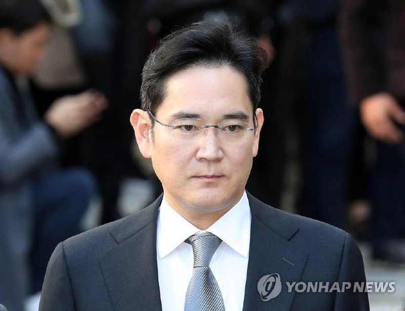 首尔中央地方检察厅经济犯罪刑事部1日以涉嫌非法交易、操纵股价和渎职对三星电子副会长李在镕等11人提起不捕直诉