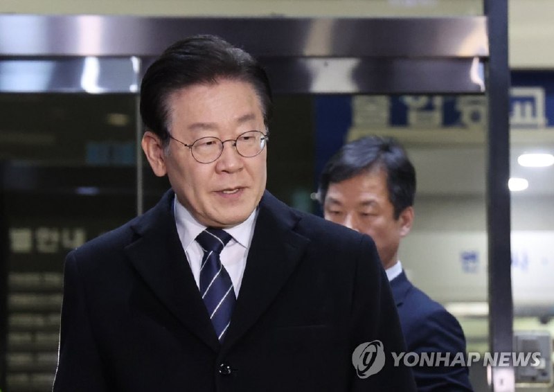 首尔中央地方检察厅反腐调查一部和三部16日提请批捕韩国最大在野党共同民主党党首李在明，指控李在明涉嫌贪腐、渎职、受贿