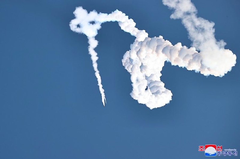 朝鲜18日进行了使用固体燃料的“火星炮-18”型洲际弹道导弹发射训练
