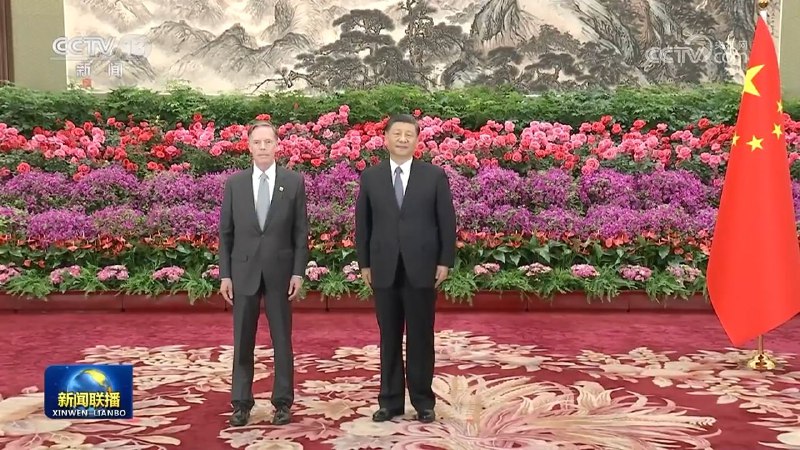 美国驻华大使伯恩斯于24日下午在人民大会堂向习近平递交国书