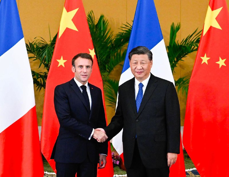 巴厘，习近平11月15日上午会见法国总统马克龙，下午又会见荷兰首相吕特、南非总统拉马福萨、澳大利亚总理阿尔巴尼斯、塞内加尔总统萨勒、韩国总统尹锡悦、阿根廷总统费尔南德斯、西班牙首相桑切斯