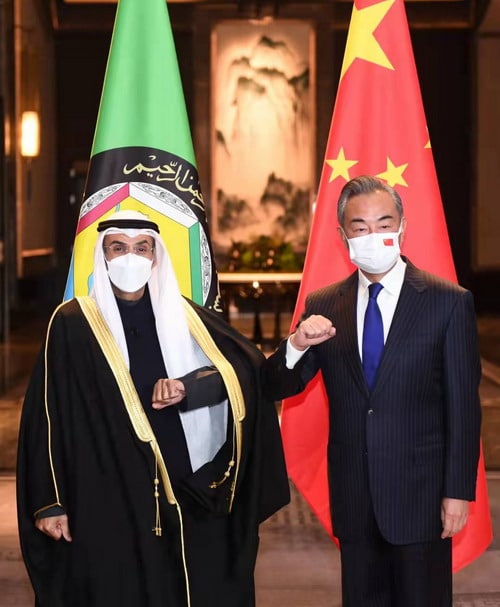 中国外长王毅11日在无锡同海合会秘书长纳伊夫·本·法拉赫·本·穆巴拉克·哈吉拉夫会谈并发表联合声明