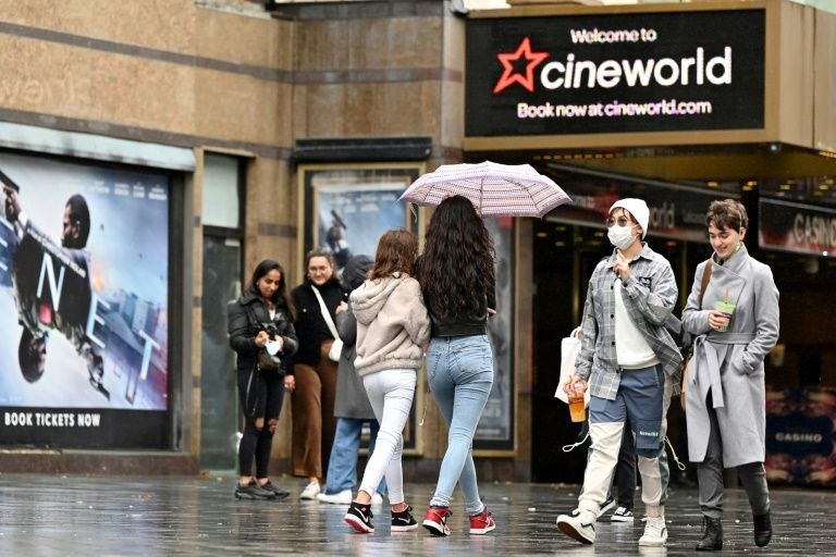 英国院线影业巨头电影世界公司（Cineworld）周一宣布，由于疫情推迟了包括《007