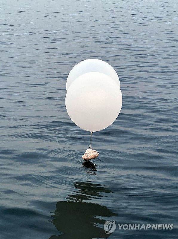韩国联合参谋本部9日称，朝鲜8日夜间起共向韩方空飘330多只“垃圾气球”