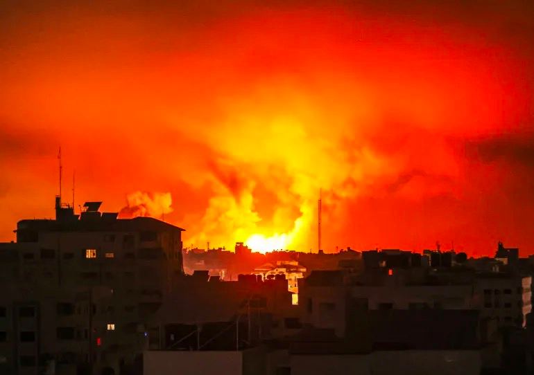 以色列28日扩大了在加沙的地面行动，部署了步兵和装甲车