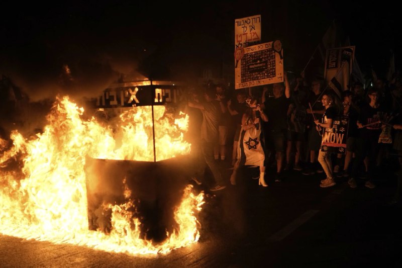 以色列总理内塔尼亚胡受访时称，他准备达成部分协议以带回被扣押人质，但之后将继续战争以消灭哈马斯