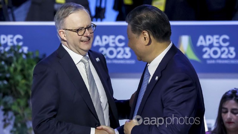 澳大利亚国防部长理查德·马尔斯18日表示，澳“图文巴”号护卫舰14日在日本专属经济区的国际海域进行潜水作业以清除螺旋桨上的渔网