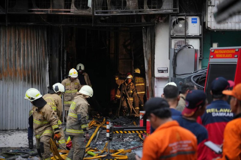 印度尼西亚首都雅加达一栋7层办公楼12月9日发生火灾，造成至少22人死亡
