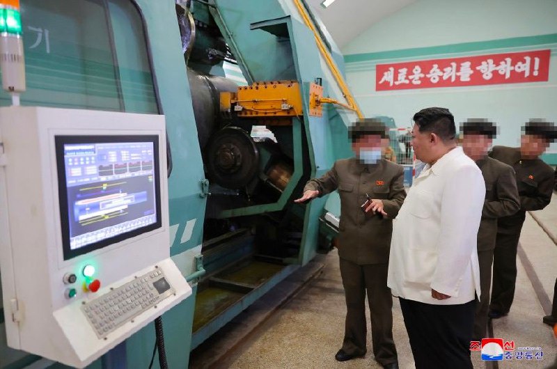 朝鲜，金正恩11至12日视察战术导弹工厂、发射车工厂、作战装甲车工厂、大口径火箭炮弹工厂等军需工厂并进行工作指导