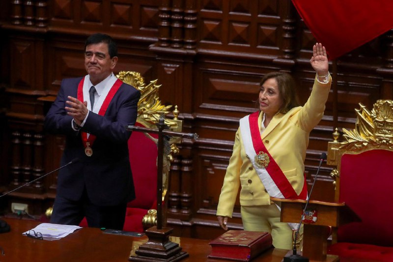 秘鲁总统卡斯蒂略7日被国会弹劾，副总统迪娜·博卢阿特接任