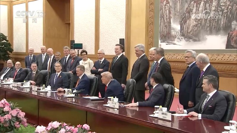 知情人士说，美国政府已批准阿里、腾讯、字节、京东等10家中国企业购买H200显卡，每家可买7.5万张