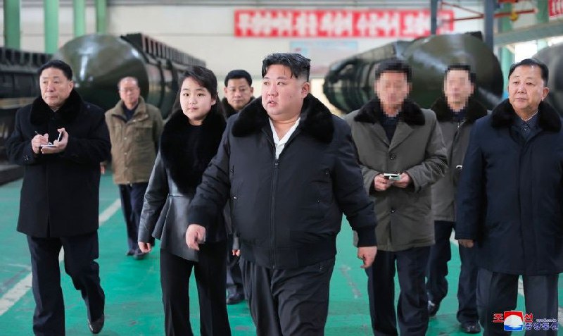 韩国联合参谋本部5日称，朝鲜军队当天9时起，在朝鲜半岛西部海域发射200多枚海岸炮，持续约2小时