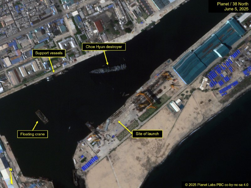 朝鲜受损驱逐舰已扶正，6月5日下午安全纵下水并在码头系留