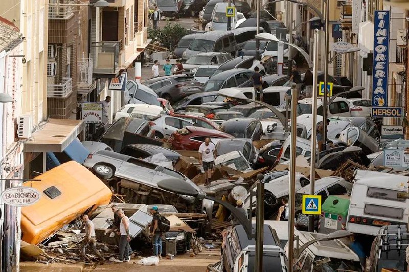 西班牙巴伦西亚、卡斯蒂利亚-拉曼查等地因暴雨引发洪水，造成至少95人死亡